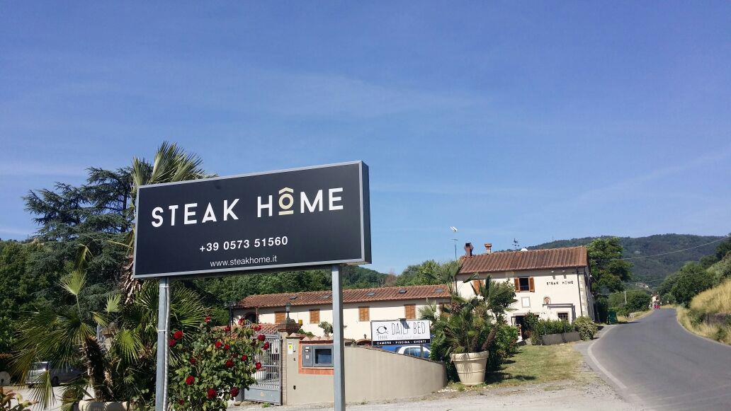 Insegne - STEAK HOME - Insegna luminosa bifacciale Astor Pubblicità Insegne - STEAK HOME - Insegna luminosa bifacciale