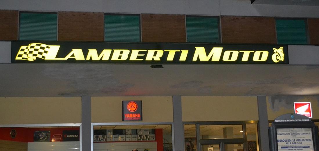 Insegne - lamberti moto - Insegna luminosa con frontale traforato Astor Pubblicità Insegne - lamberti moto - Insegna luminosa con frontale traforato