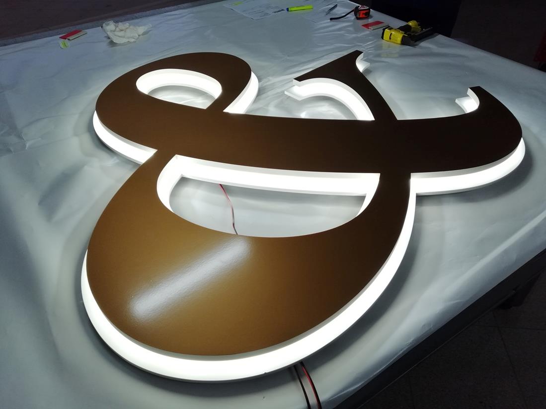 Insegne - LAVORI IN CORSO - insegnaa lettere scatolate con illuminazione led interna Astor Pubblicità Insegne - LAVORI IN CORSO - insegnaa lettere scatolate con illuminazione led interna