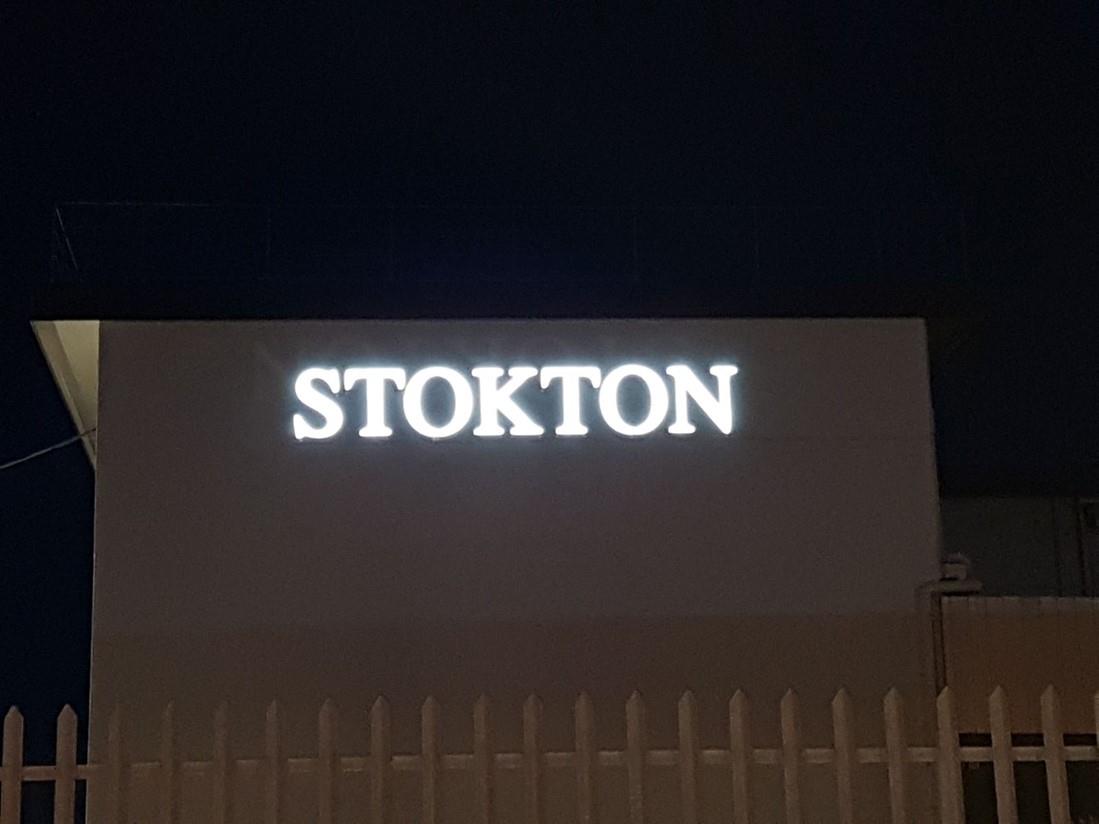 Astor Pubblicità Insegne - STOKTON NOTTE - Lettere scatolate a luce diretta