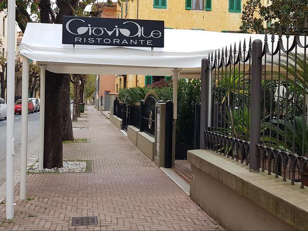 Insegne - GIOVIALE - Insegna luminosa con frontale traforato Astor Pubblicità Insegne - GIOVIALE - Insegna luminosa con frontale traforato